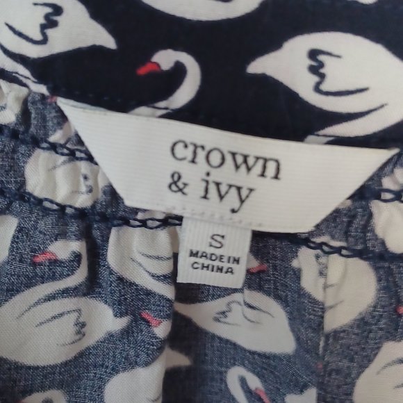 Crown & Ivy Swan Blouse Size Small - Picture 5 of 5
